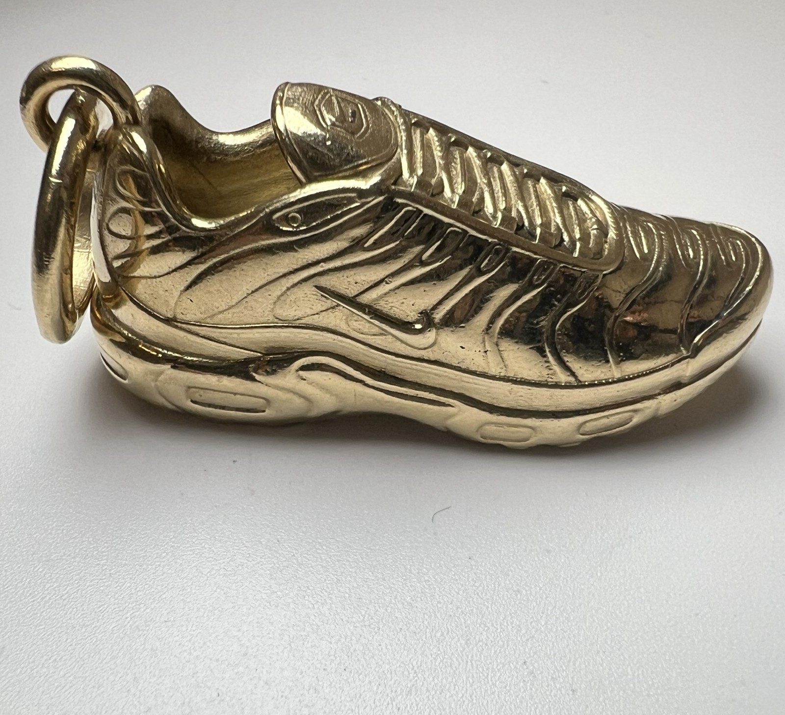 9ct gold Nike air max trainer pendant