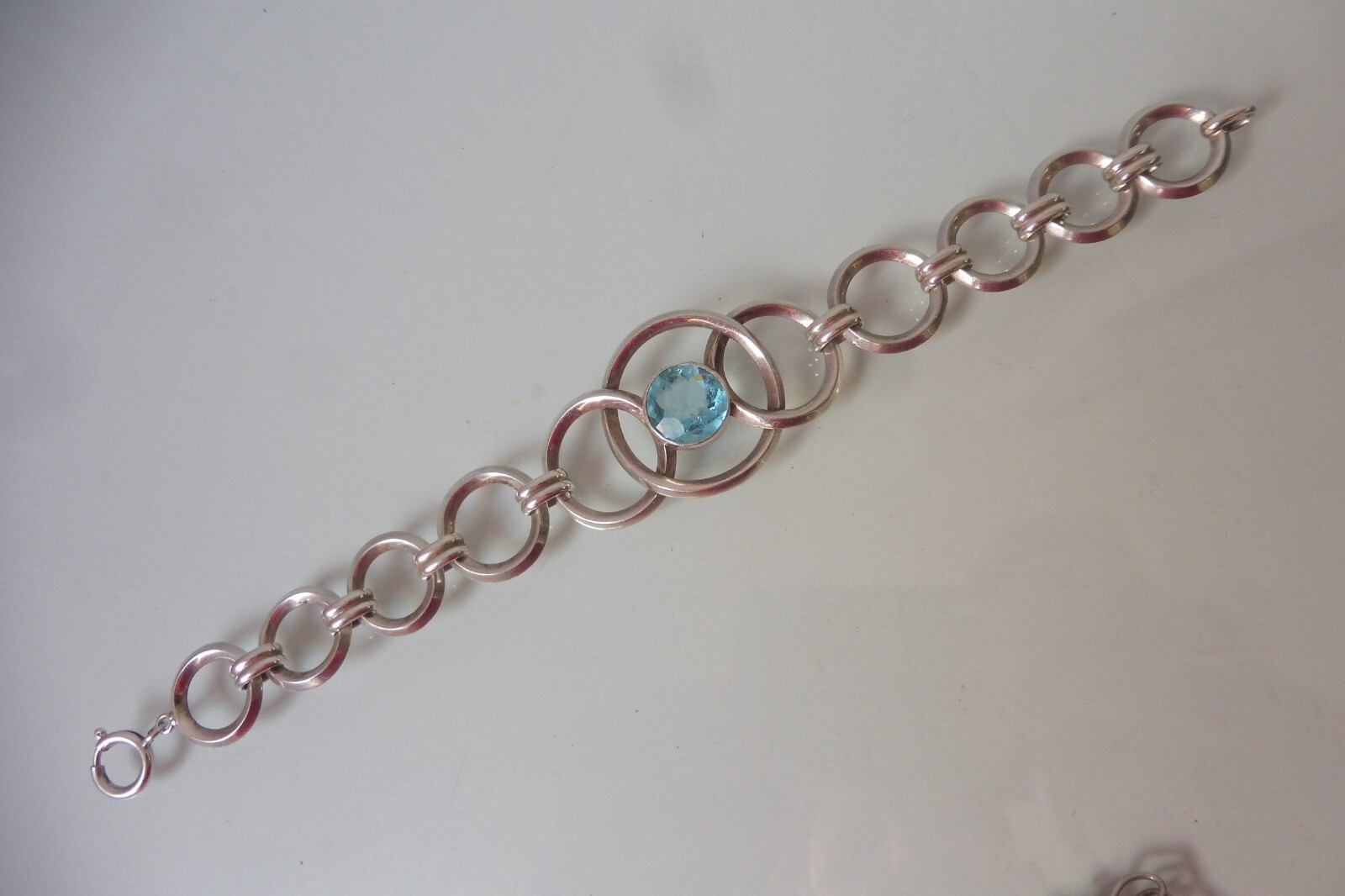 Bracelet, Very nice 835 silver bracelet with cut, light blue stone