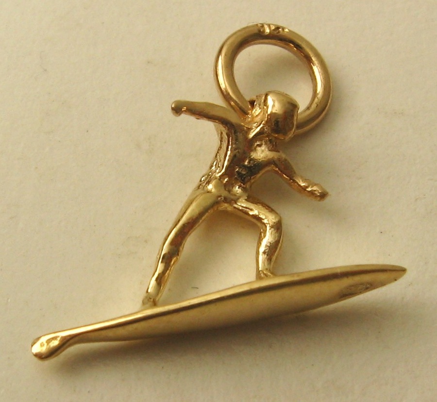 SOLID 9K 9ct YELLOW GOLD 3D SURFER ON SURF BOARD BEACH SPORT CHARM/PENDANT