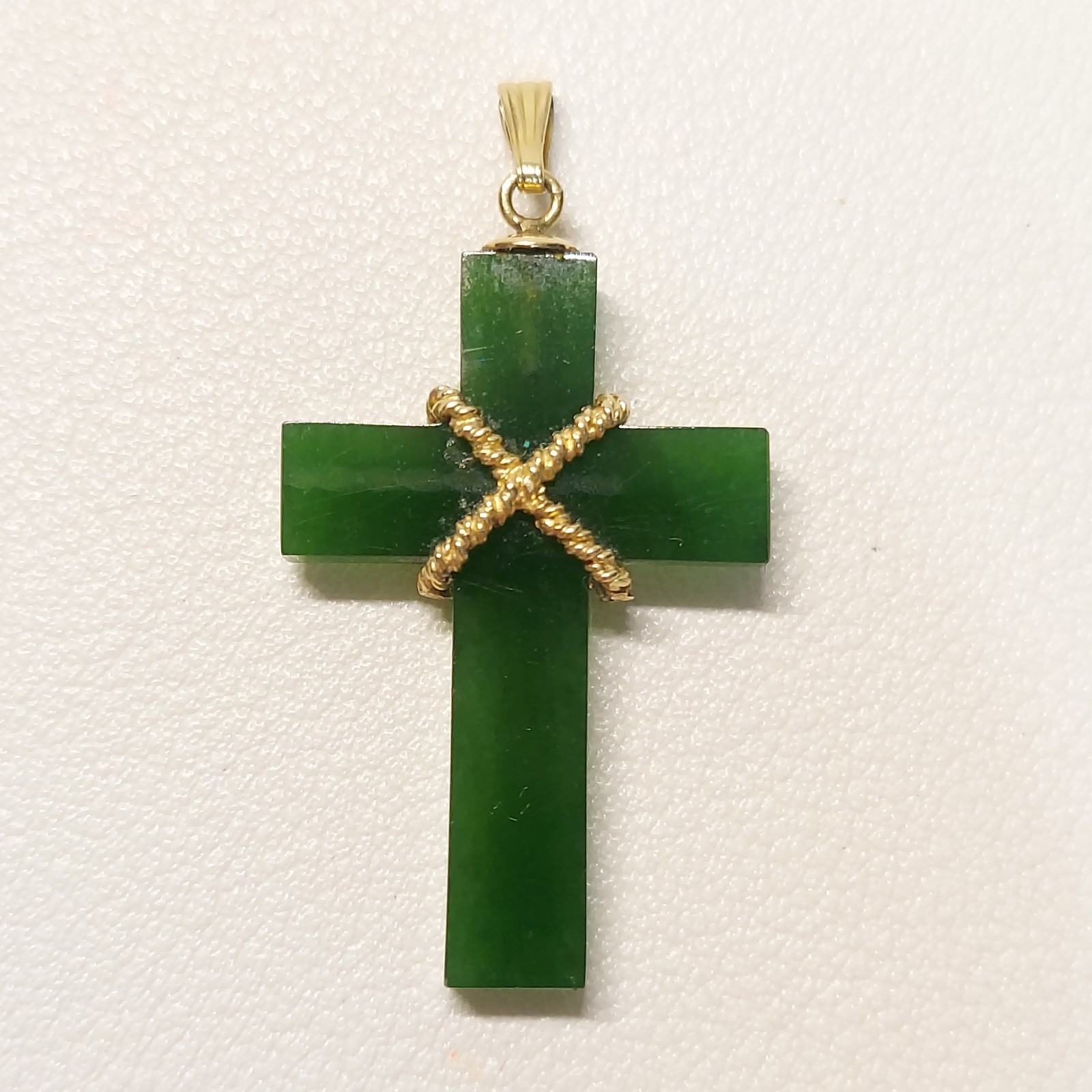 2.76g VTG 14K Gold Green Jade Cross Pendant Translucent Religious Charm