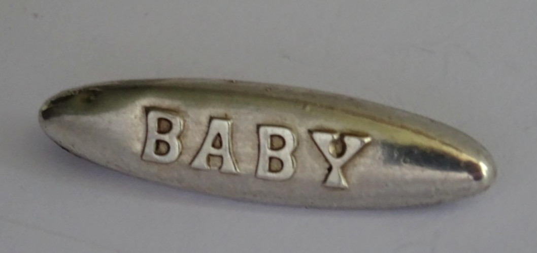 Lovely antique solid sterling silver Baby brooch