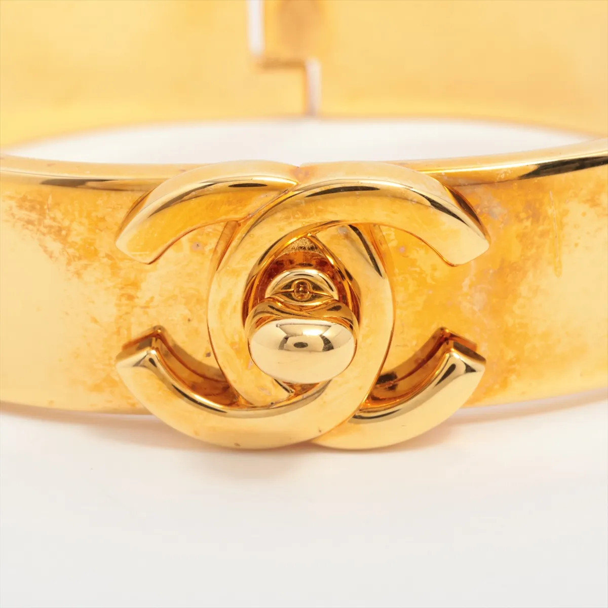 Chanel Coco Mark Turnlock 97A Bangle GP Gold