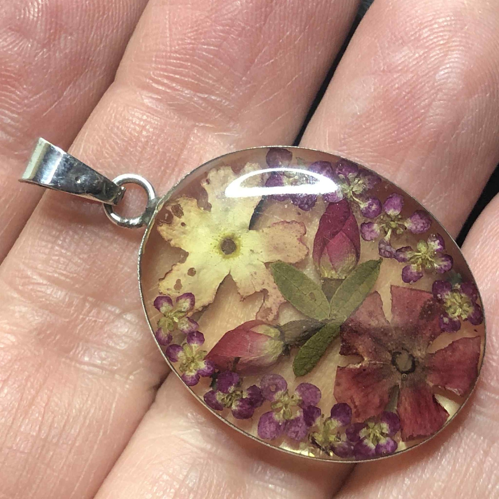 7777 Sterling Silver 925 ATI Oval resin flower pendant
