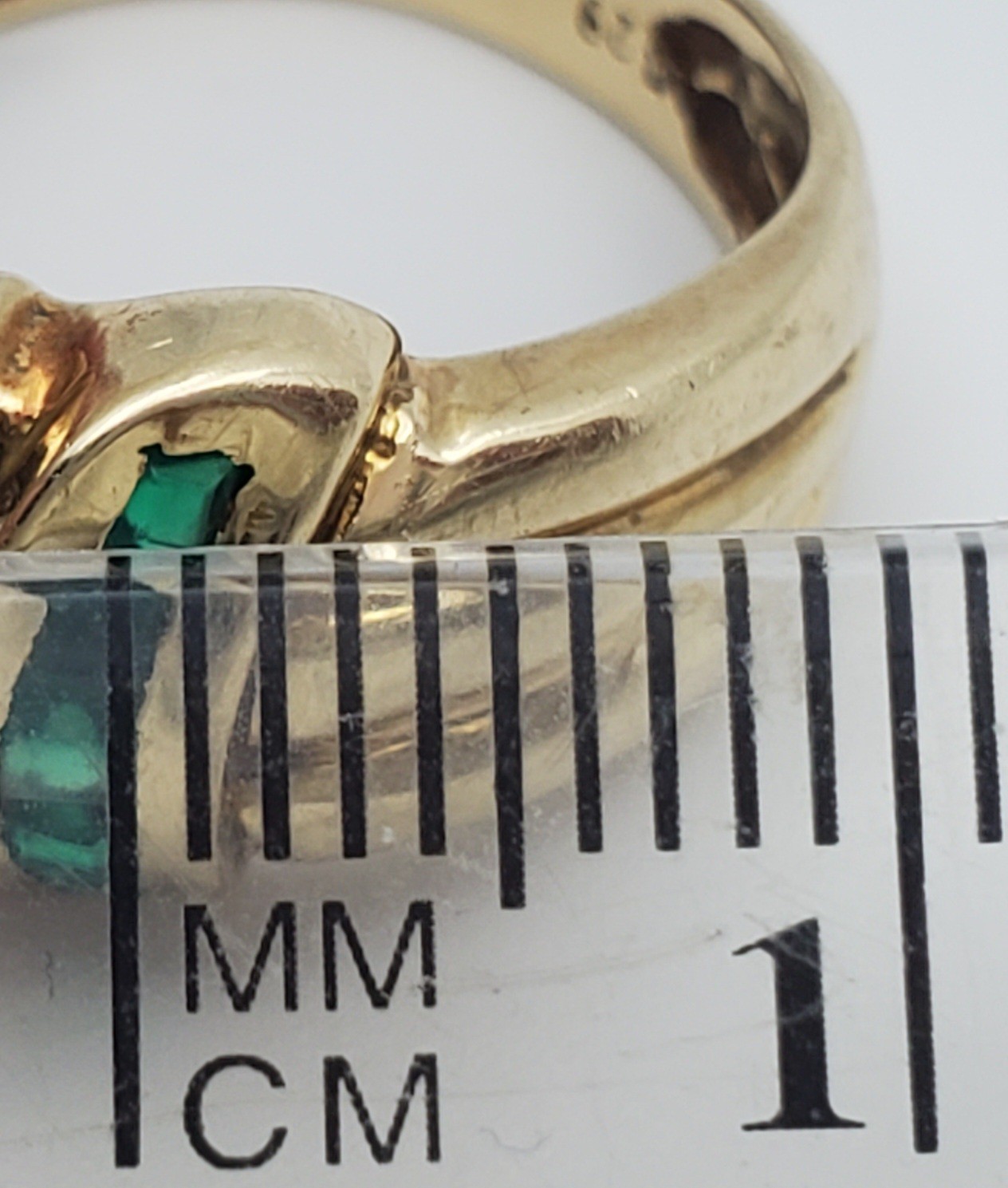 14k Solid Yellow Gold 3 Bar/ Bow Design Ring Set With Clear & Green Stones