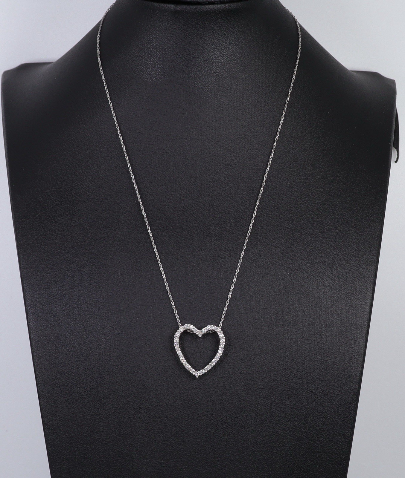 14K White Gold .85ctw Aprox Natural Large Diamond Heart Pendant 14k Chain 18in