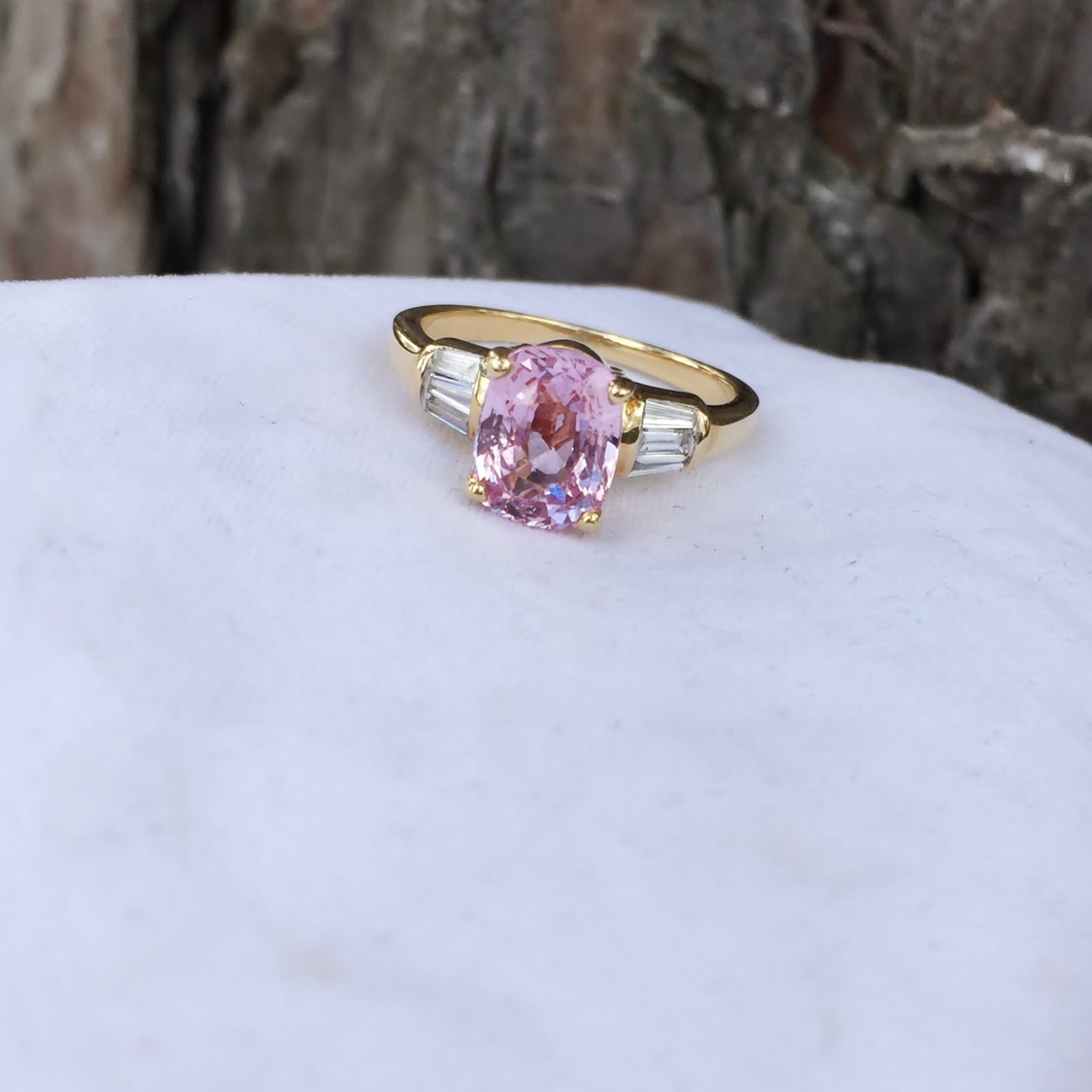 Natural 2.60 Carat Pink Ceylon Sapphire and Diamond 14 kt Ring