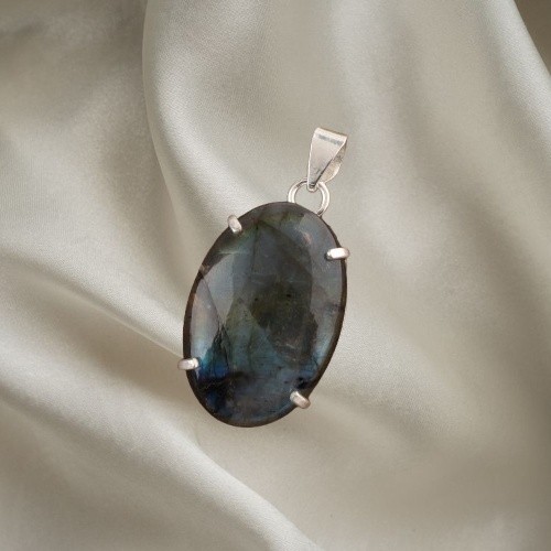 Oval Labradorite Gemstone 925 Silver Handcrafted Channel Set New Pendant Jewelry