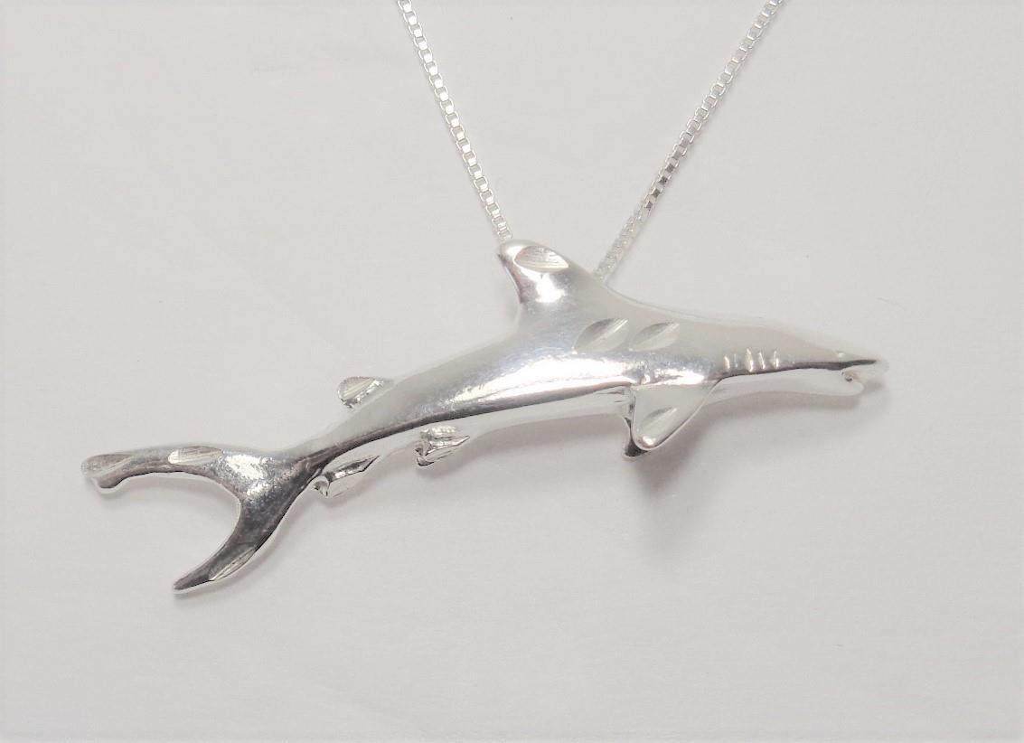 STERLING SILVER NAUTICAL OCEAN REEF SHARK SEA LIFE FISH NATURE PENDANT NECKLACE