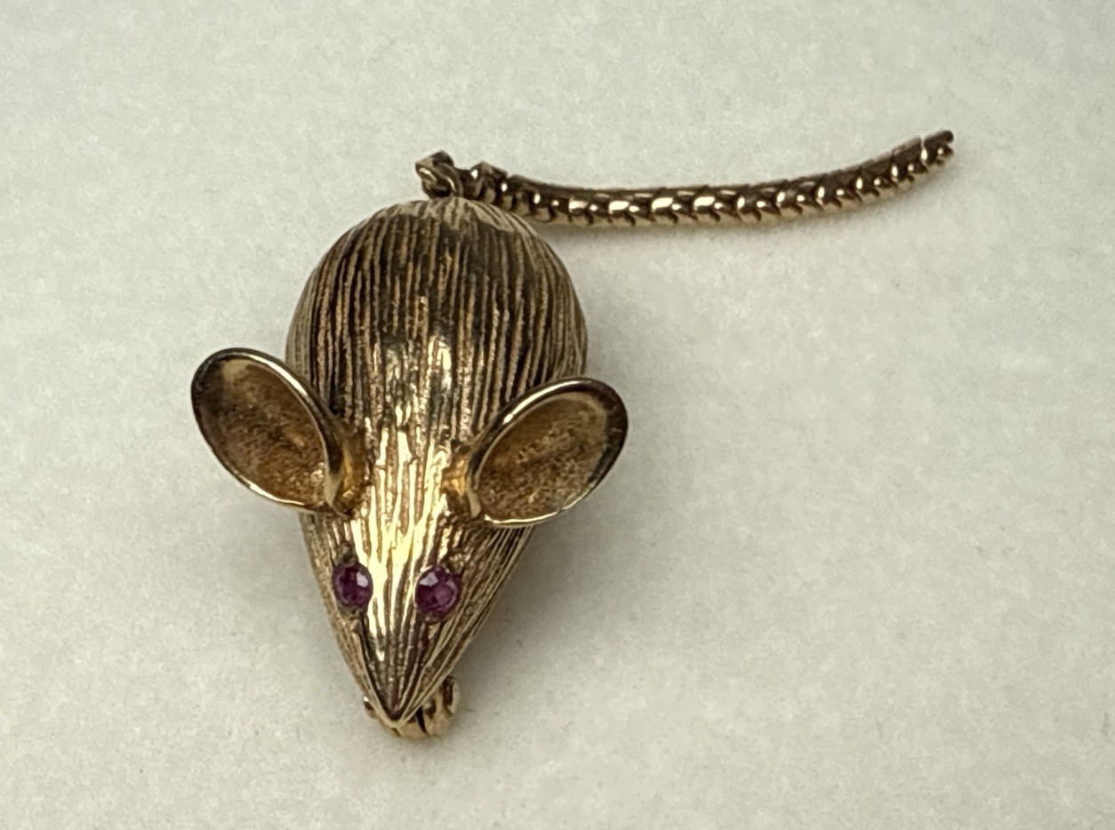 14k Yellow Gold Mouse Ruby Eyes Articulated Tail Figural Small VTG Brooch Pin