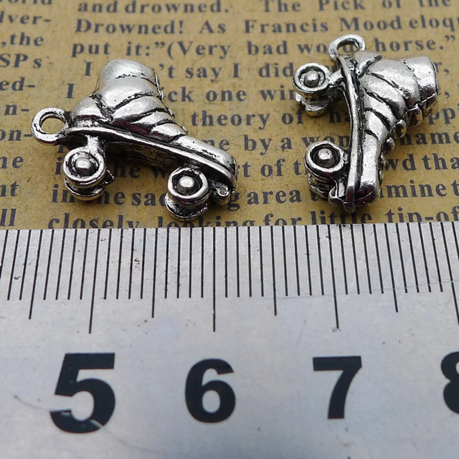 8/20PCS Antique Silver 3D ROLLER SKATE SHOE Sport Charm Pendant 20X14mm JHS583