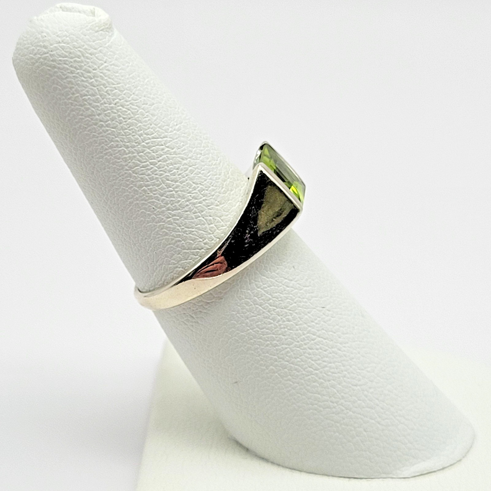 Sterling Silver 2ct Emerald Cut Peridot Ring ~ Size 6