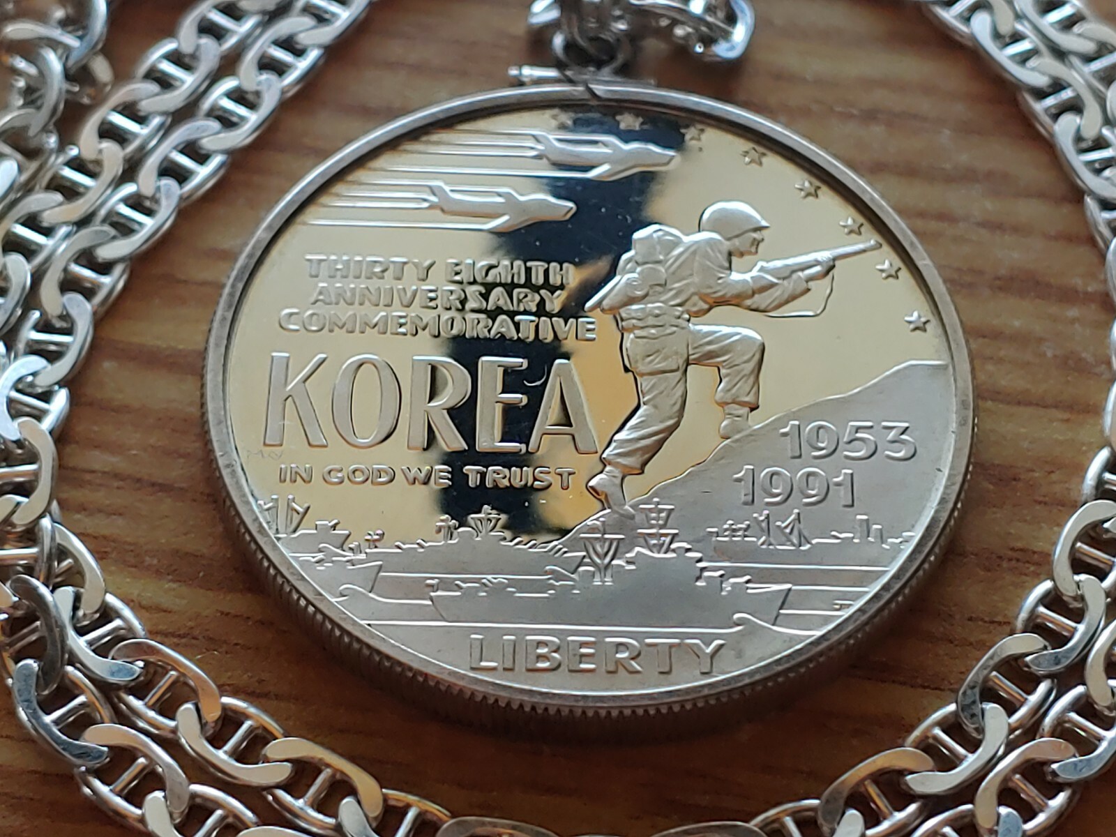 1991 KOREAN WAR US SILVER DOLLAR PENDANT on a 24″ 925 SILVER MARINER CHAIN.