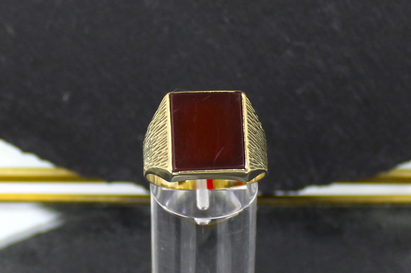 Men’s Ring, Signet Ring, Carnelian Gold Ring in 333 Yellow Gold (8 Carats)
