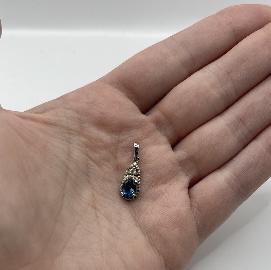 STS 925 Sterling Small Dainty Pendant Blue Stone 0.91 Grams