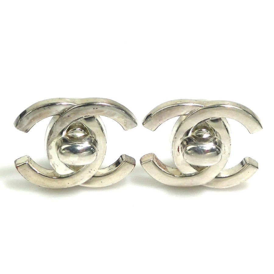 Auth CHANEL CC Logo Turnlock Clip on Earrings Silver Metal – 56705g