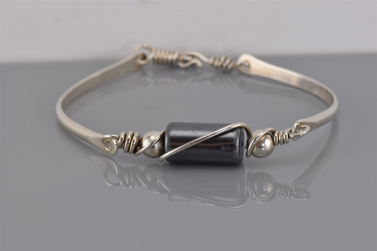 Sterling Silver Wrapped Tumbled Hematite Curved Bar Hinged Bangle Bracelet 7.25″