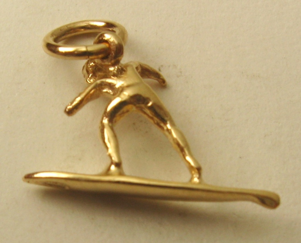 SOLID 9K 9ct YELLOW GOLD 3D SURFER ON SURF BOARD BEACH SPORT CHARM/PENDANT