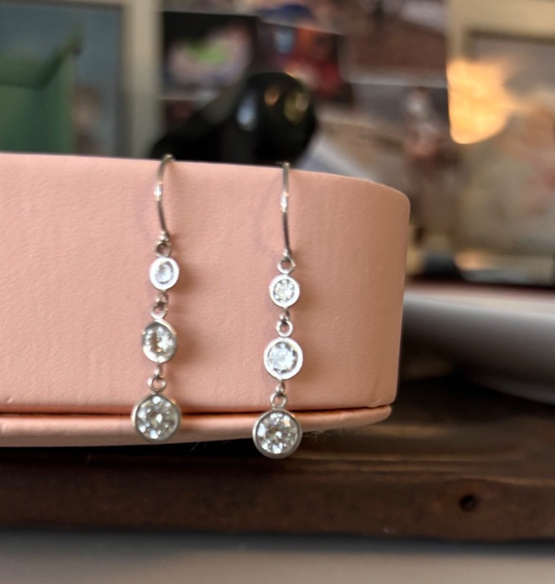 14k white gold threader drop earrings, 1.22 grams approx 1 inch drop