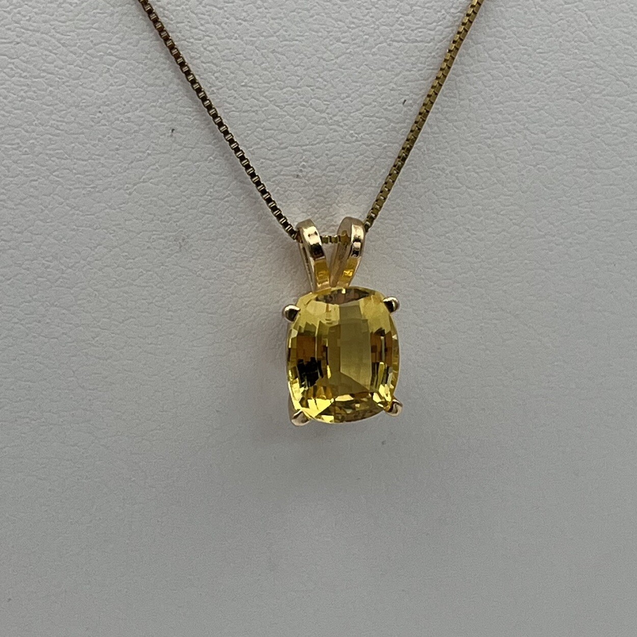14K Yellow Gold Oval Fancy Cut Yellow Citrine Pendant with 18″ Thin Box Chain