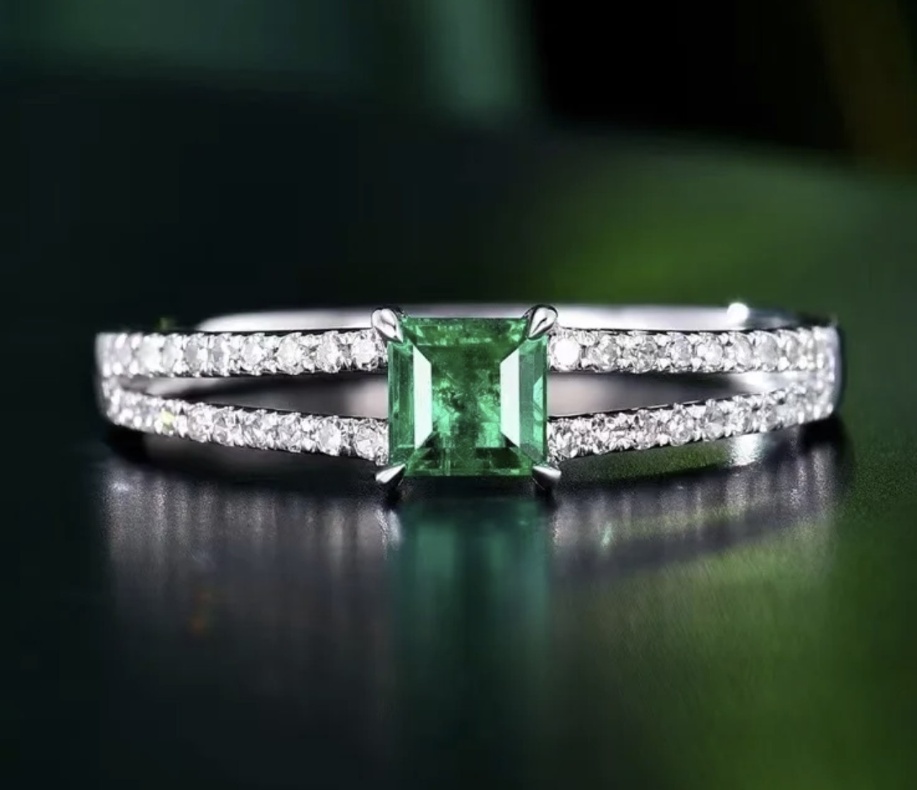 18k White Gold 0.4 Carats Emerald Zambia Natural Ring