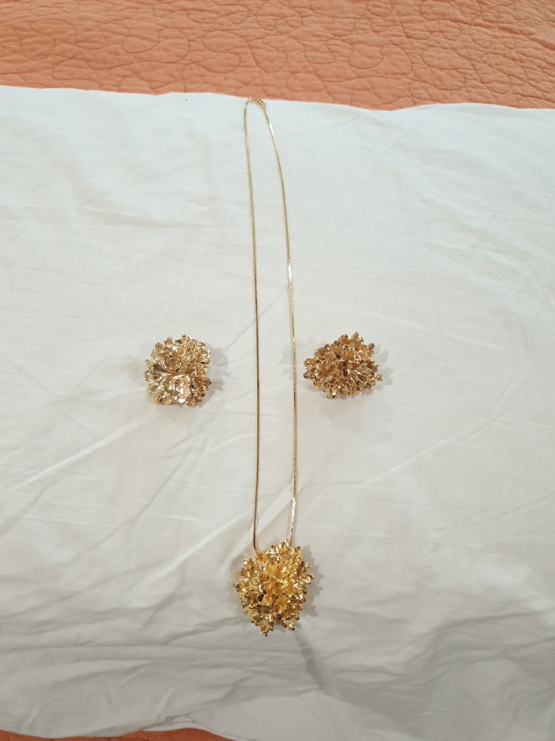 Parsley Set Leaf Pendant Necklace With Earrings Gold Tone Not Heavy Not Branded