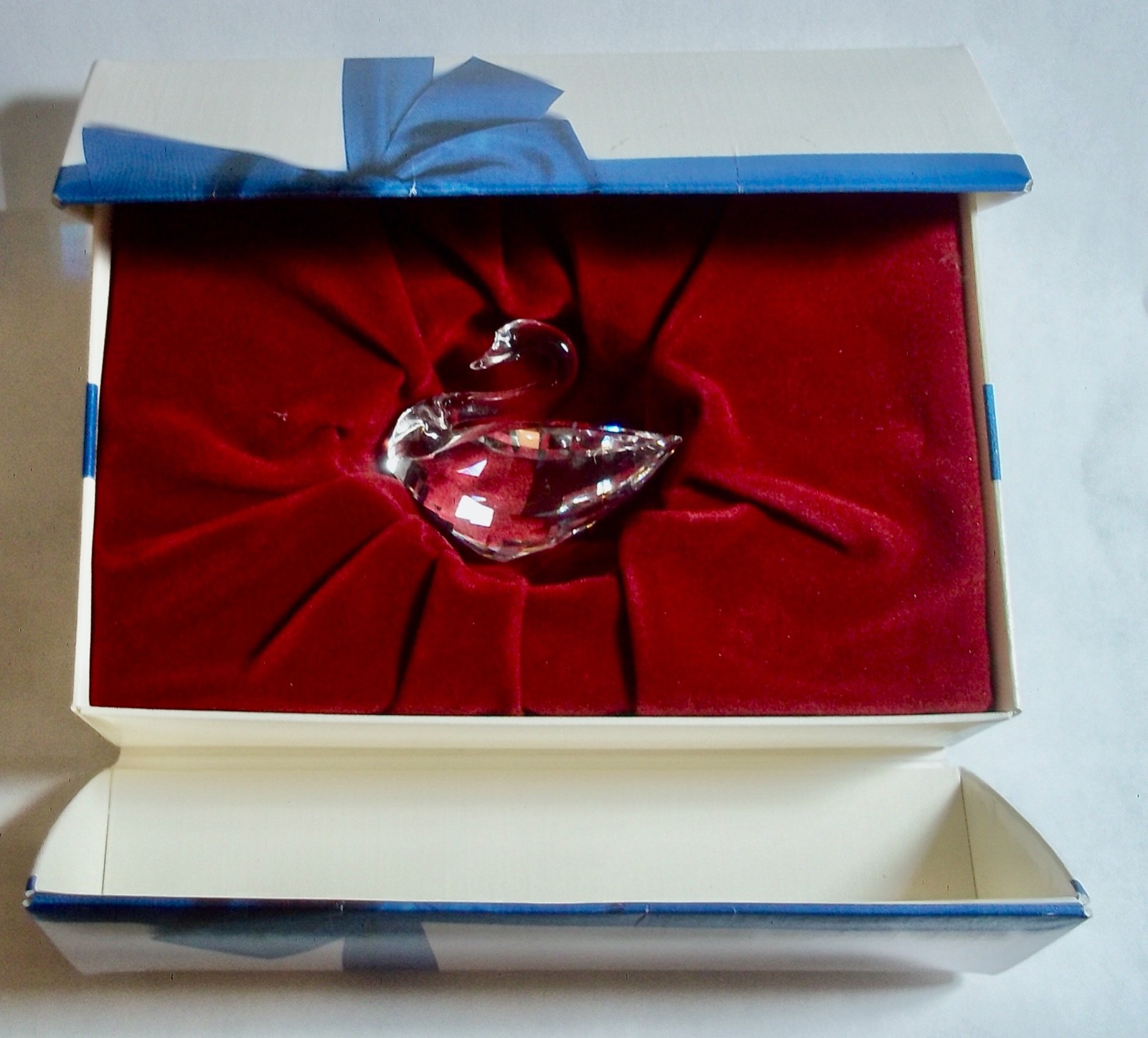 SWAROVSHI -SWAN – CRYSTAL FIGURINE – BOX – 2″ LONG