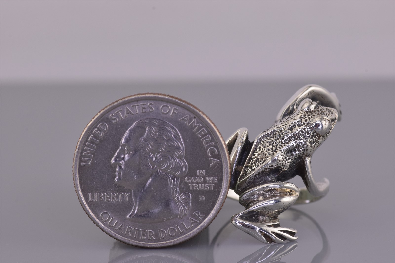 Sterling Silver 28mm Dimensional Climbing Frog Band Ring 925 Sz: 6