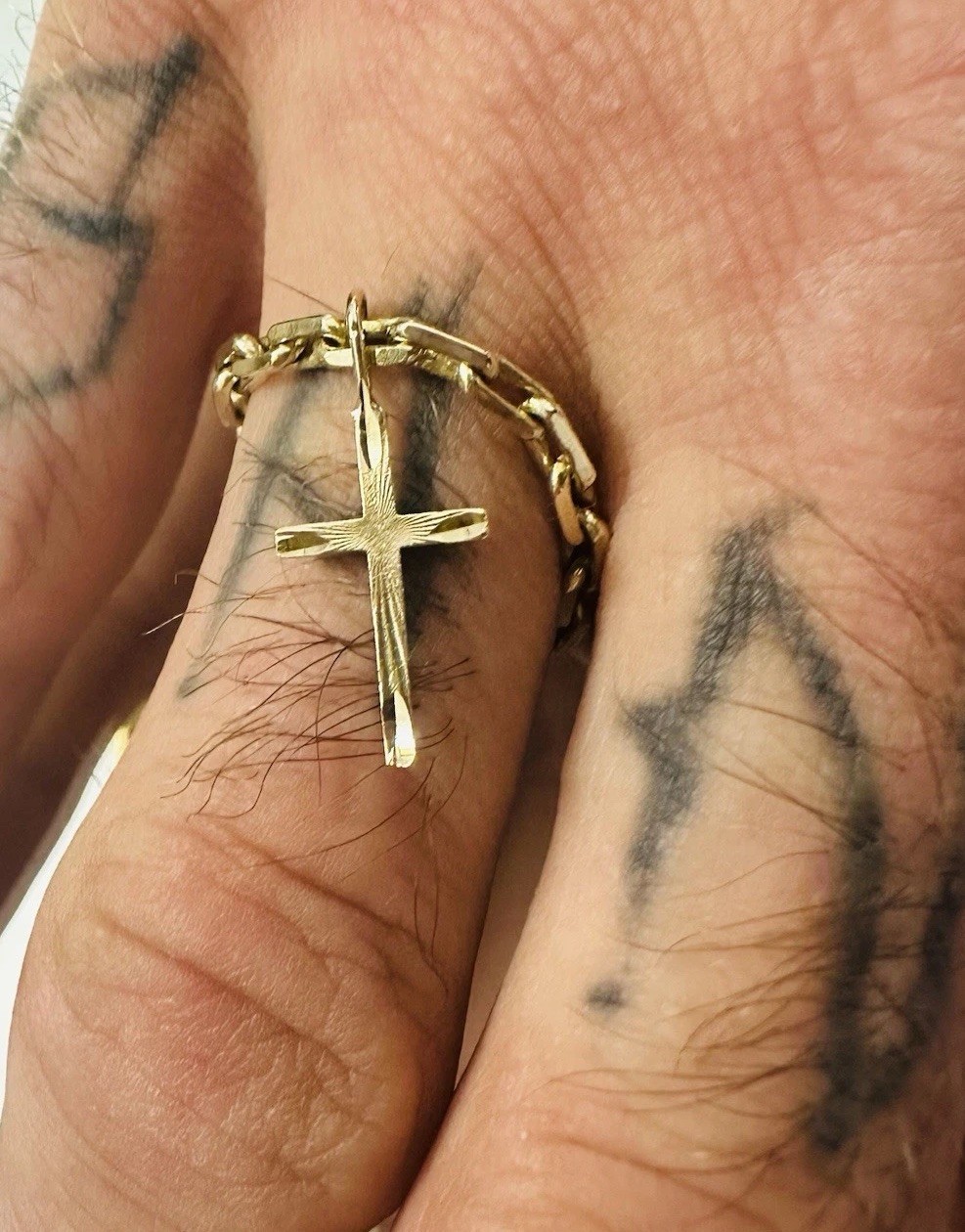Men’s 14k Yellow Gold, Bold Chain RING With Diamond-Cut Cross Pendant. 3.1g