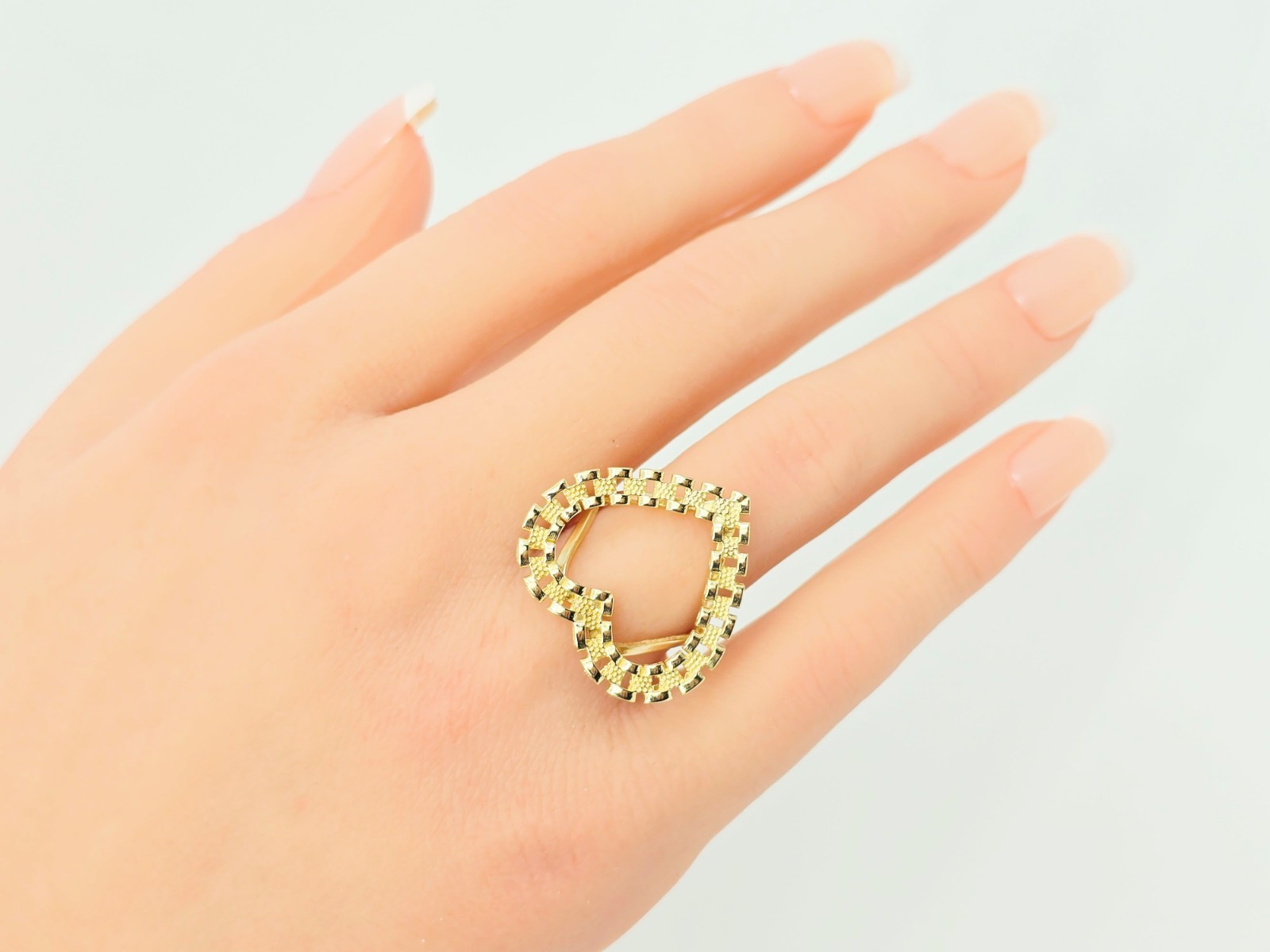 Unique 10K Karat Solid Yellow Gold Designer Rolex Style Heart Ring – Size 6.25