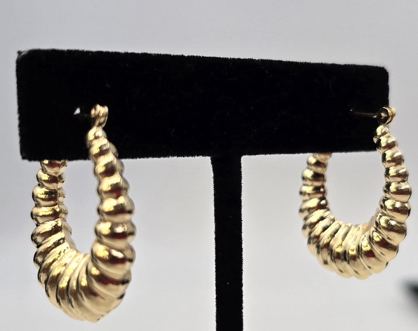 Beautiful 14K Yellow Gold 1″ Ribbed Tube Hoop Earrings 3.91g