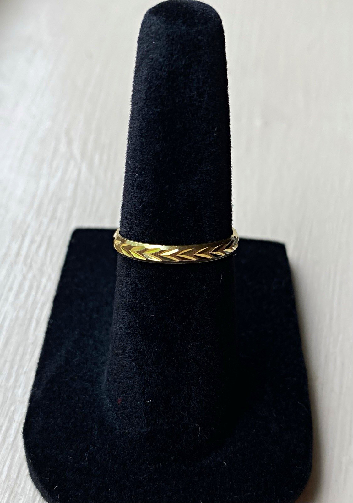 14K Yellow Gold Chevron Pattern Band Ring Size 5