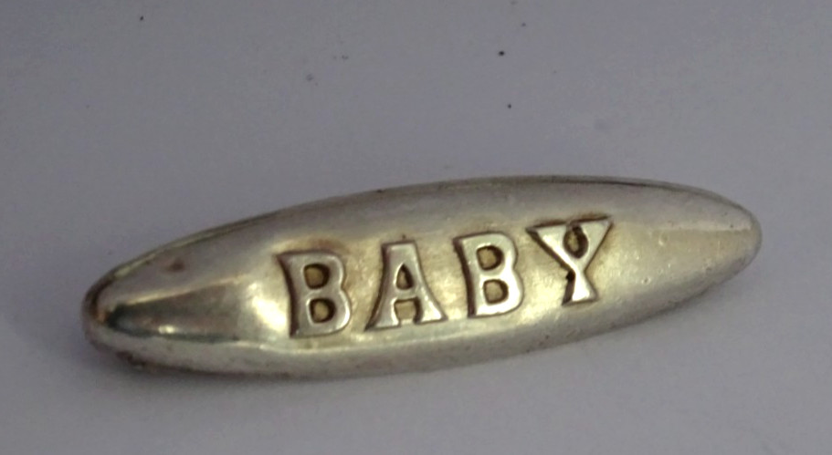 Lovely antique solid sterling silver Baby brooch