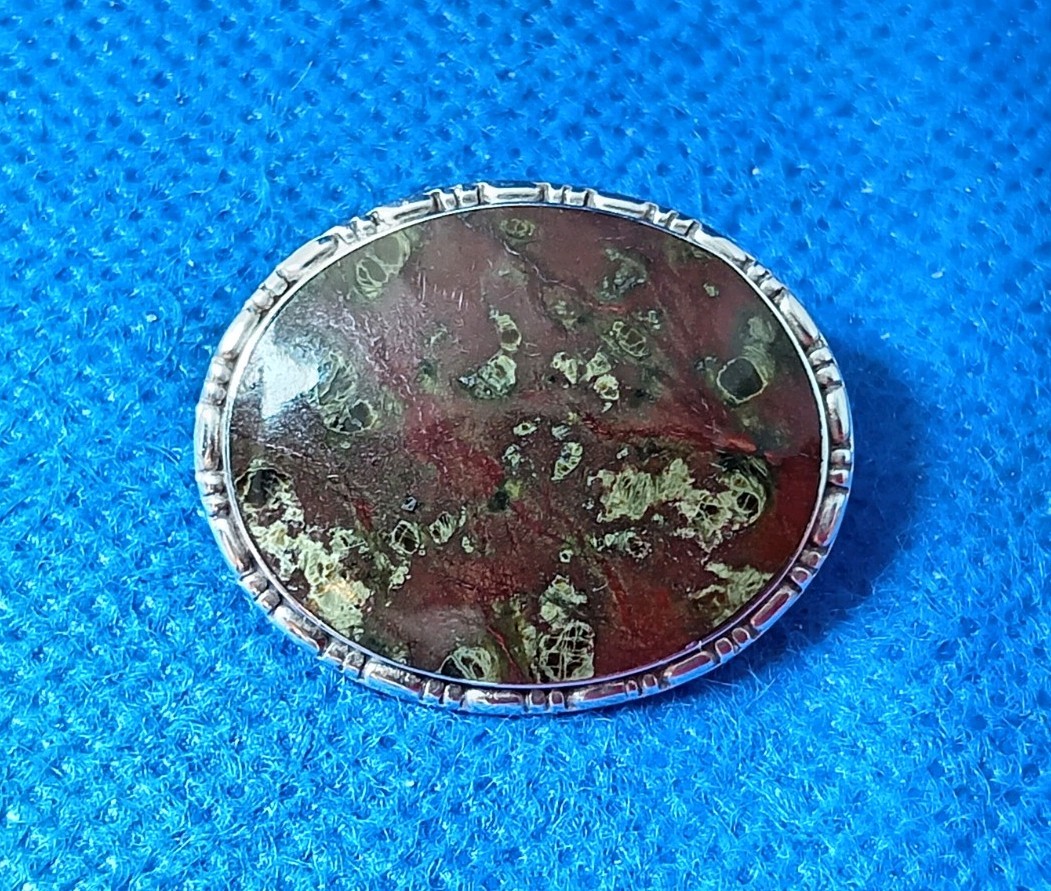 Vintage Silver & Polished Jasper / Agate Pebble Oval Brooch