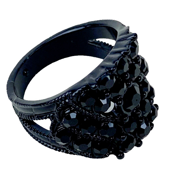 GUESS JET BLACK METAL CRYSTAL GOTHIC ACCENT RING SIZE 8 BRAND NEW NWT