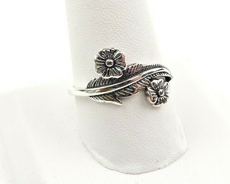 Sterling Silver Flowers And Leaf Ring – Free Gift Packaging