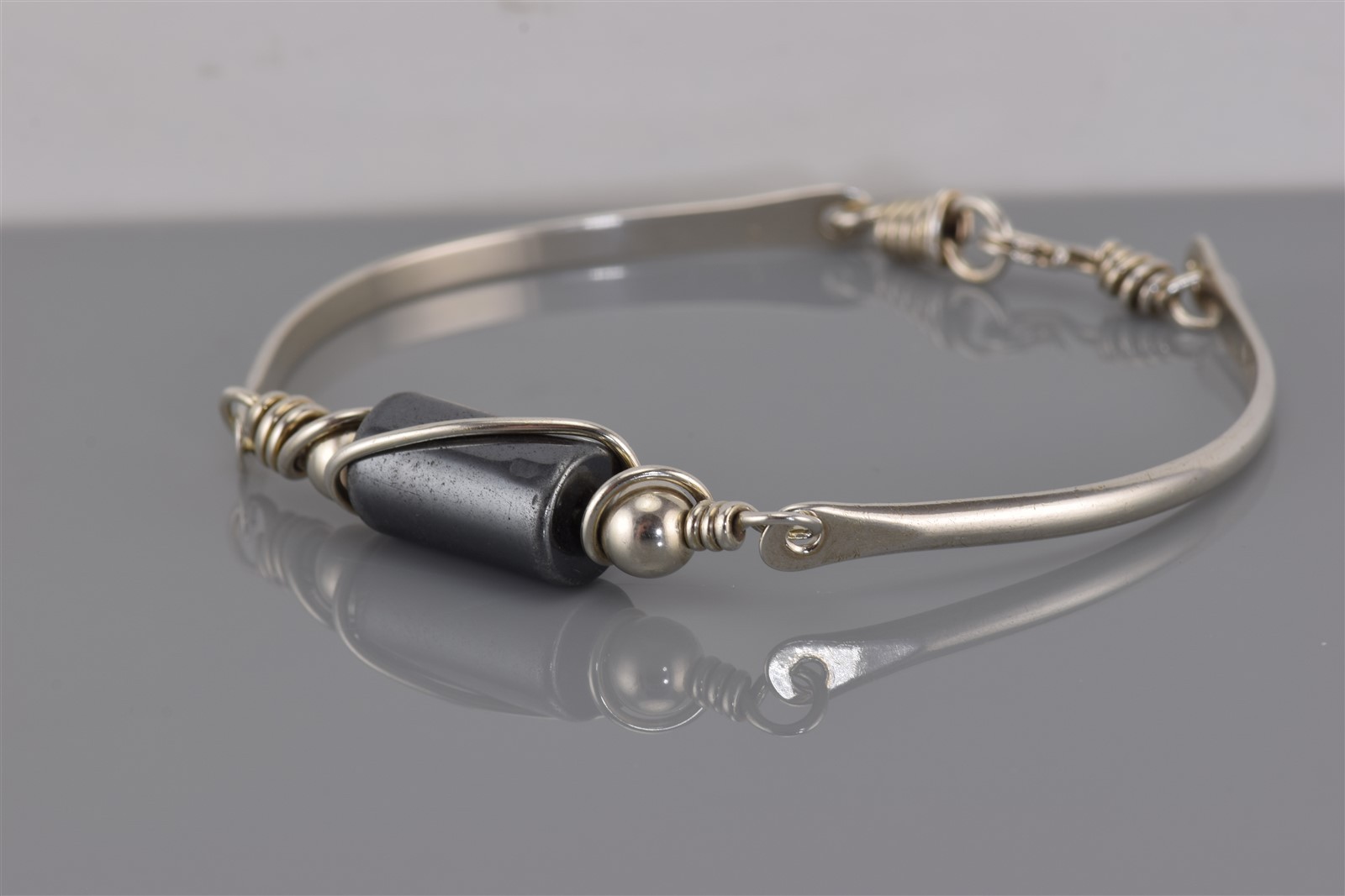 Sterling Silver Wrapped Tumbled Hematite Curved Bar Hinged Bangle Bracelet 7.25″