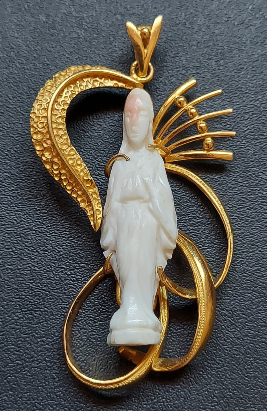 14K Gold & Carved Angel Skin Coral Guanyin Kwan Yin Female Buddha Pendant 12+ G