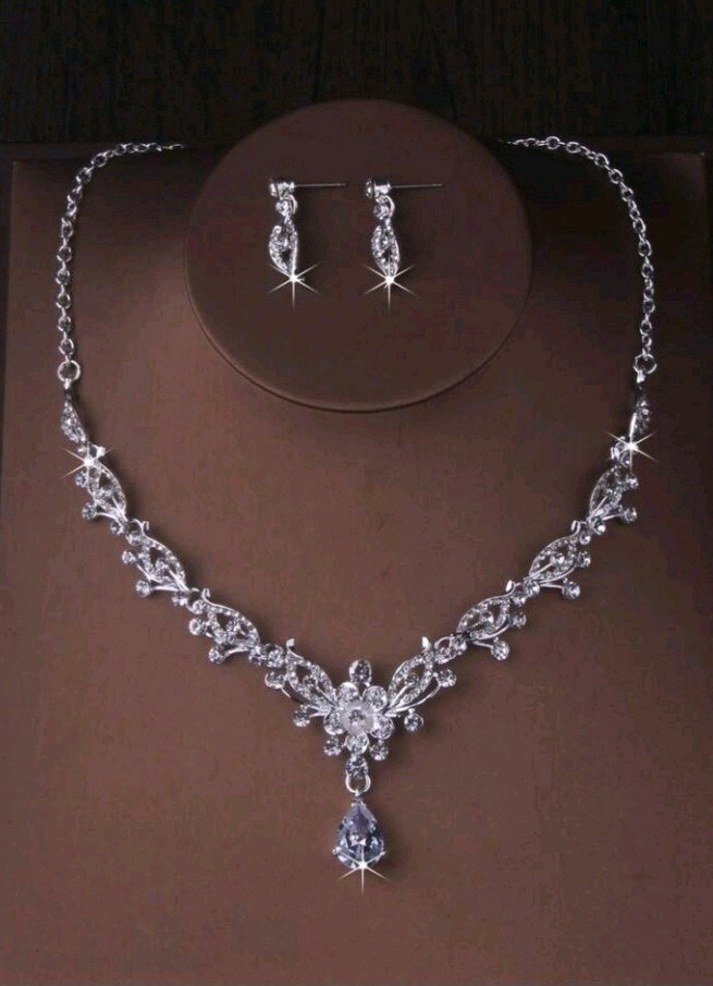 Silver-Plated Zinc With White/Colorless Rhinestones Necklace & Earrings Set