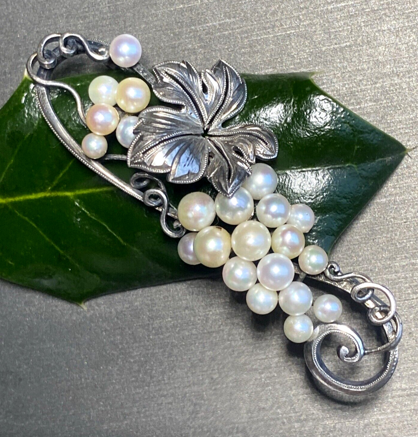 Vintage Pearl Brooch Estate Fine Jewelry Pre-Owned Grape Vine Scrolls Tendrills