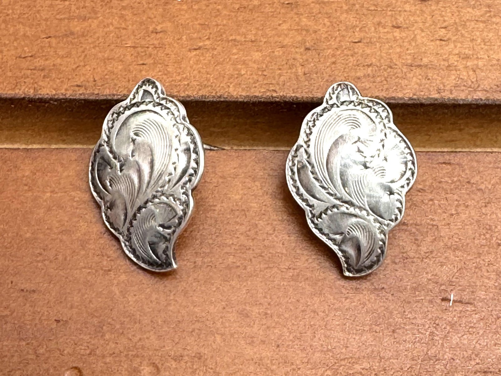 Sterling Silver 925 Western Engraved Stud Earrings Asymmetrical No Stone Womens