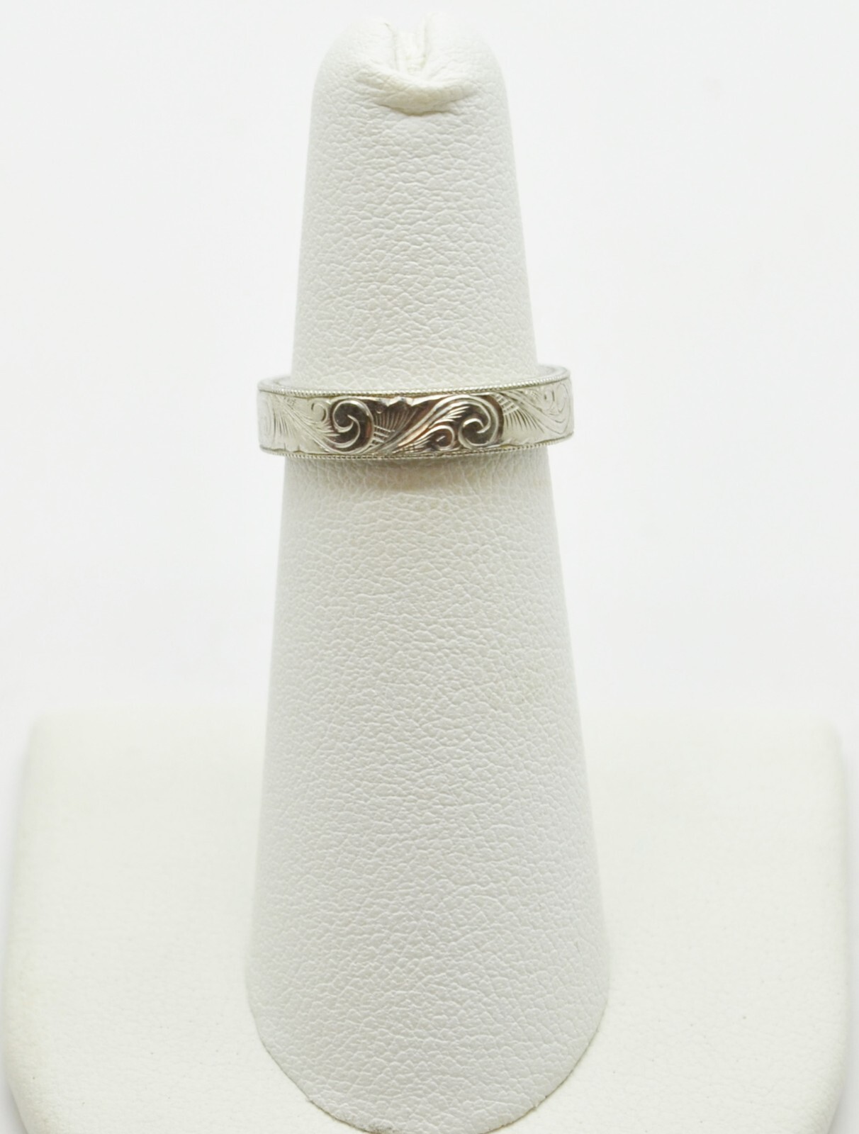Platinum Ring w/ Engraving ’10 Years and Counting’ Inside SZ 5.0 #GOLD-3530