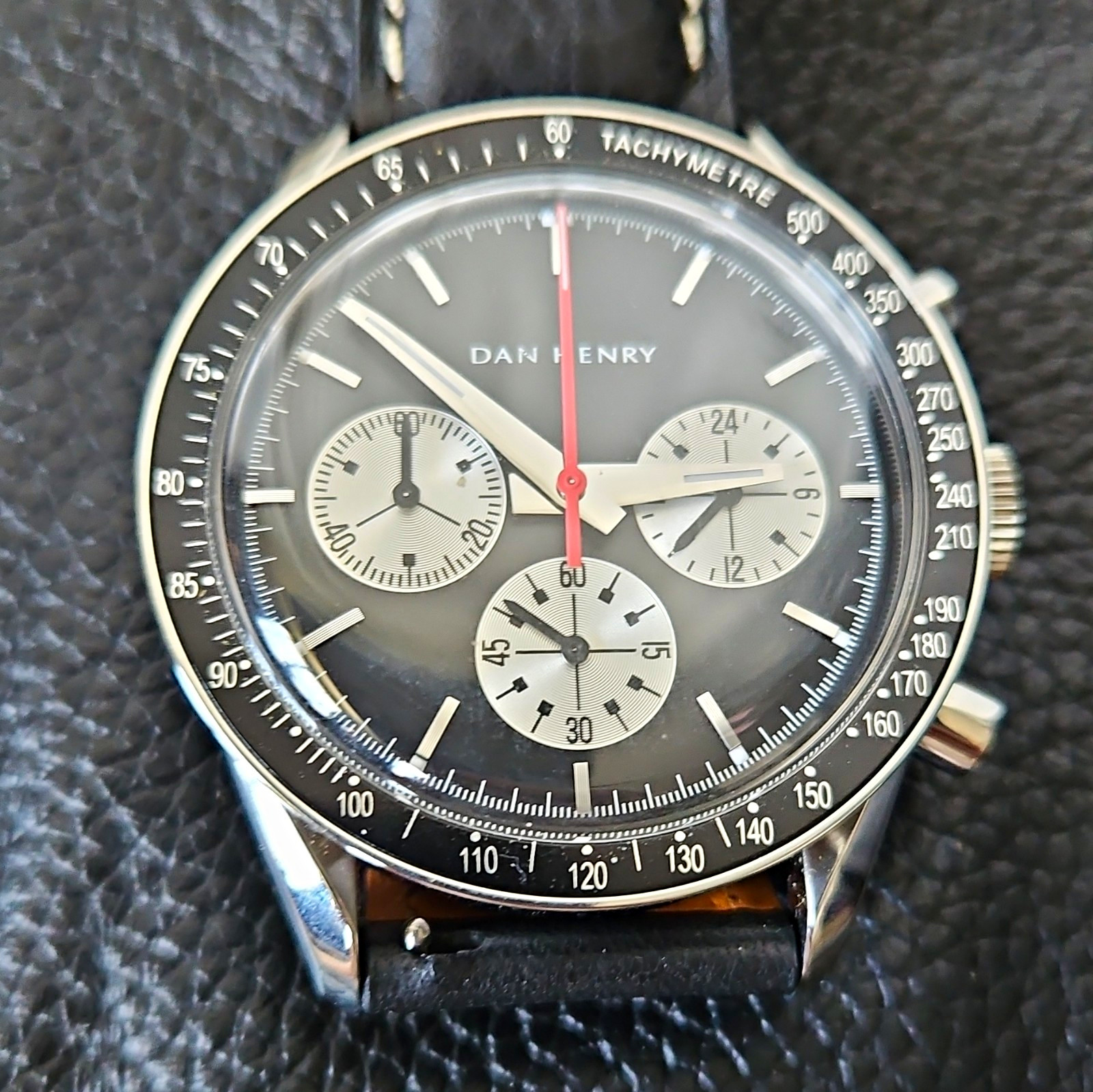 Dan Henry 1962 Quartz Chronograph Tachymeter Gray Dial Leather Straps 39mm Box