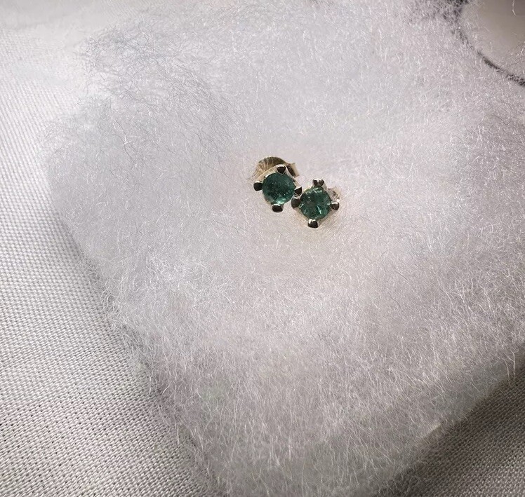 NEW Authentic Emerald Stud Earrings in 18K Gold High-Quality Natural Emeralds