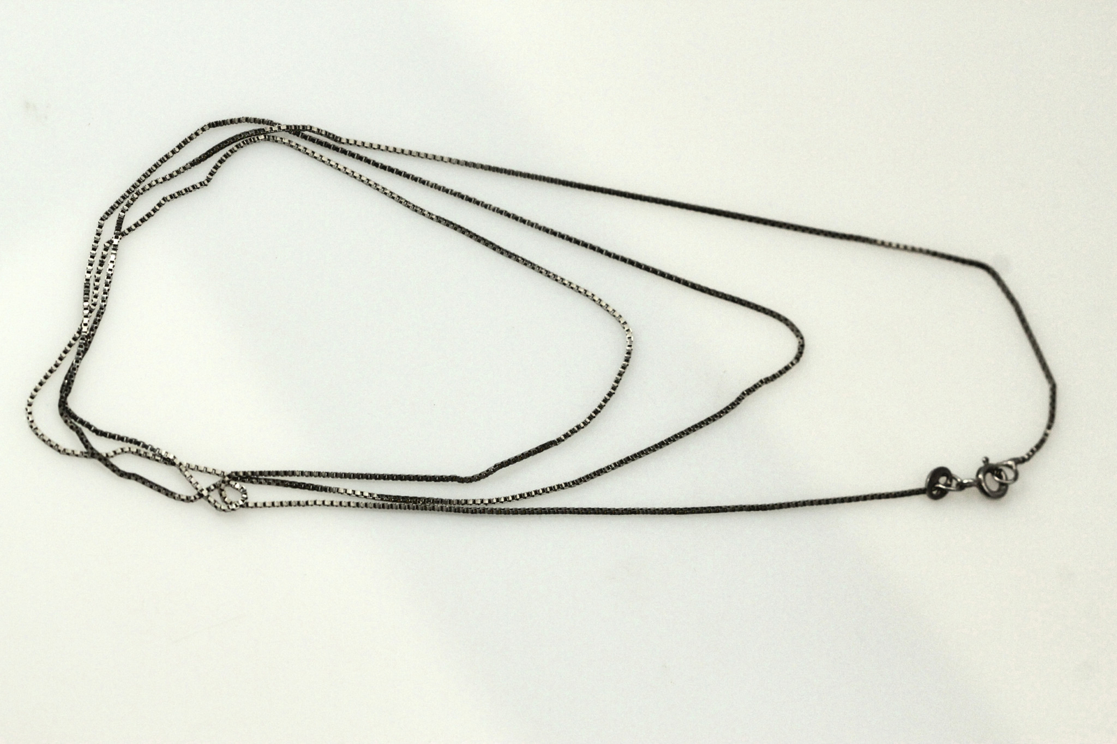 925 Sterling Silver 32″ Thin Box Chain 2.7 Grams (NEC4898)