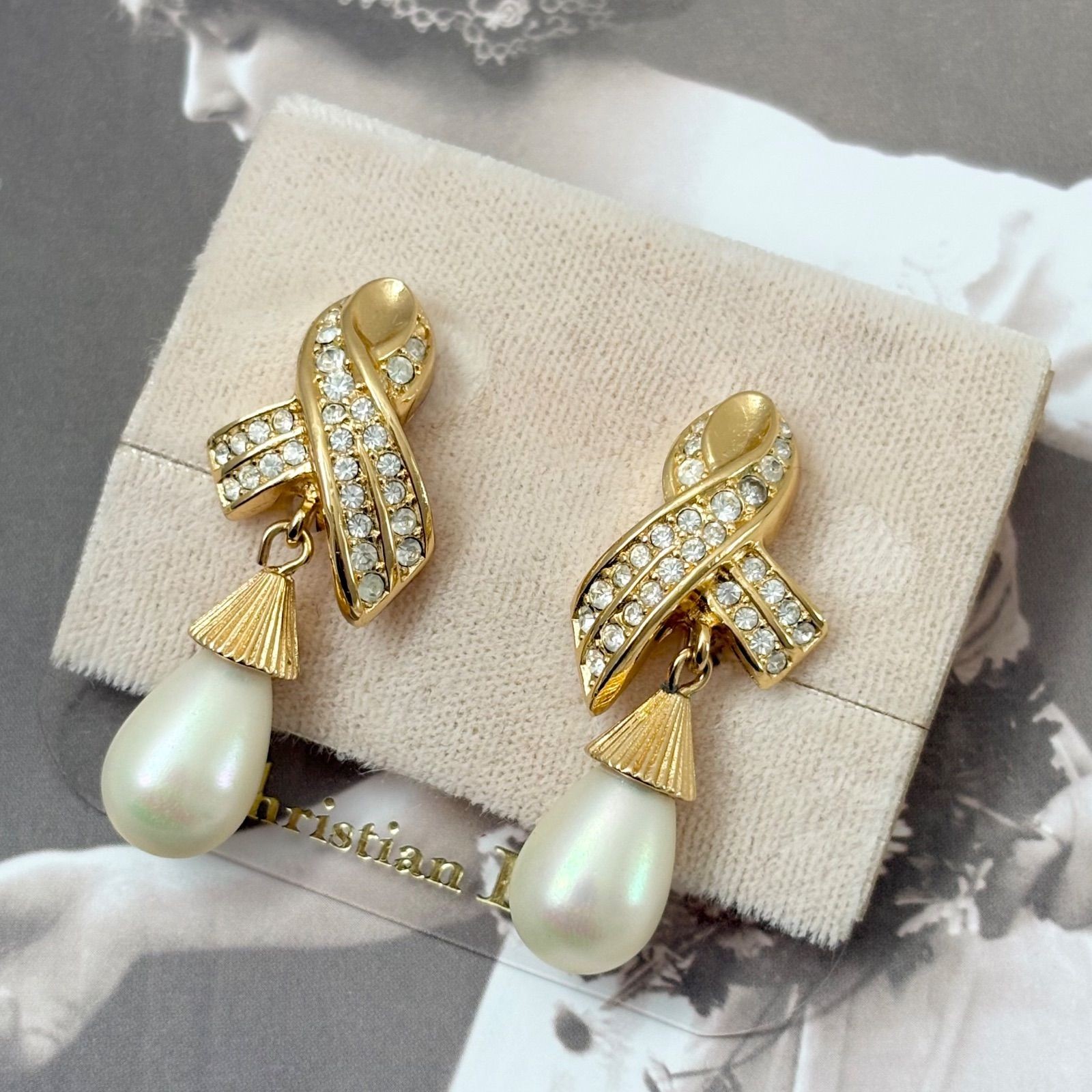 Excellent Condition Christian Dior Earrings Drop Pearl Style Gold Brand Accessor