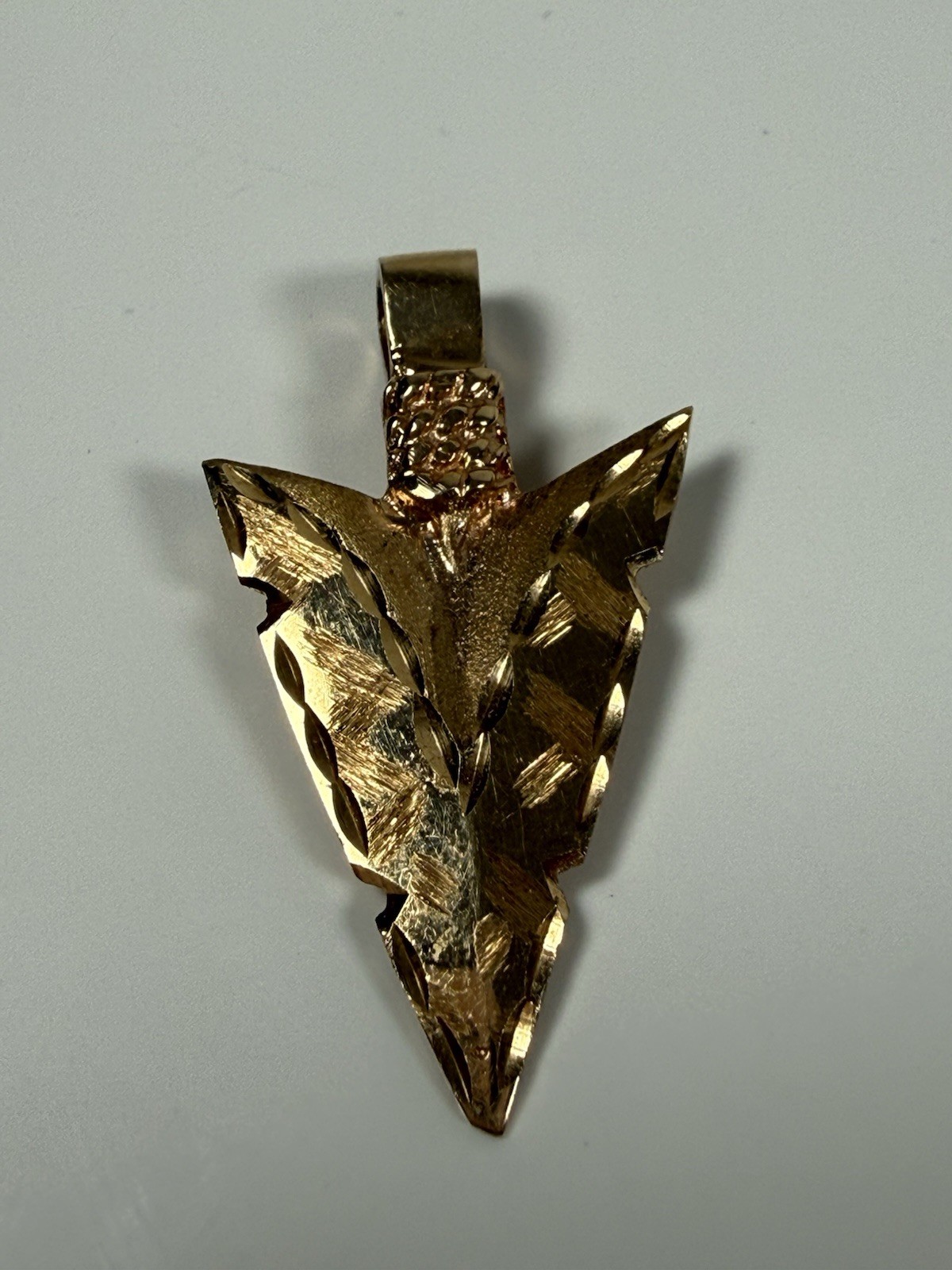 14K Yellow Gold Solid Arrowhead Pendant 3.32g Diamond Cut 33mm Chunky