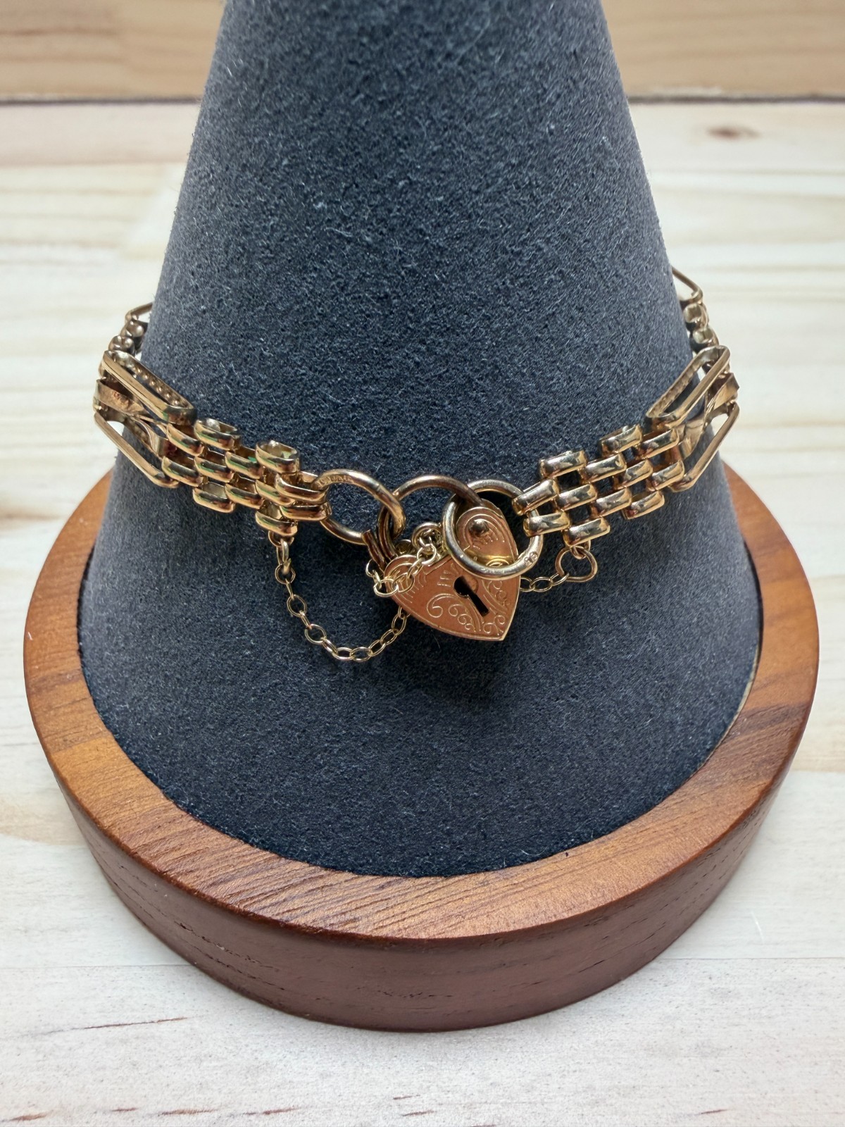 9ct Yellow Gold 3 Bar Gate Bracelet Heart Padlock & Safety Chain – 6¾” – 6.75g