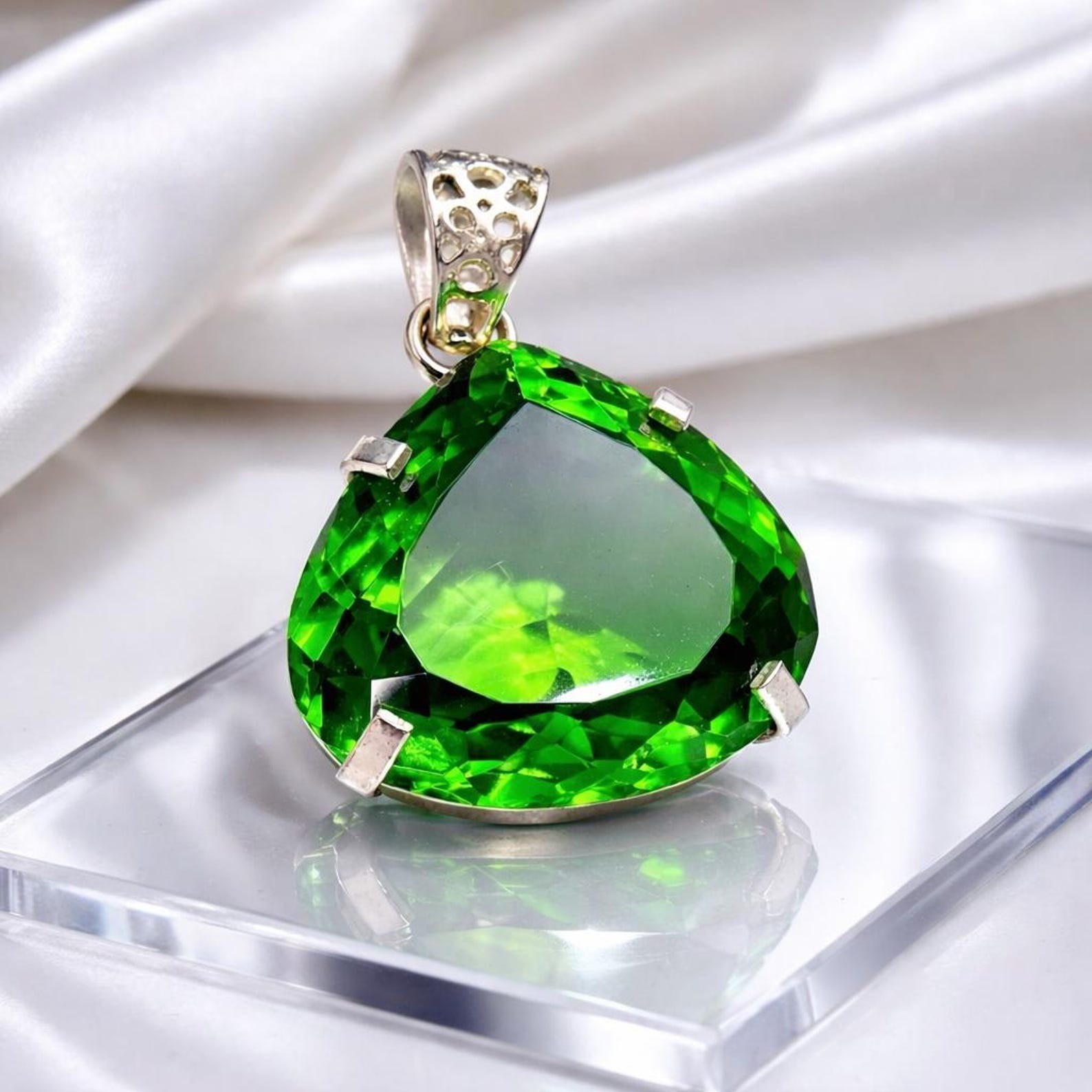 Certified Natural 100 Ct Green Topaz Pear Cut 925 Silver Pendant Loose Gemstone