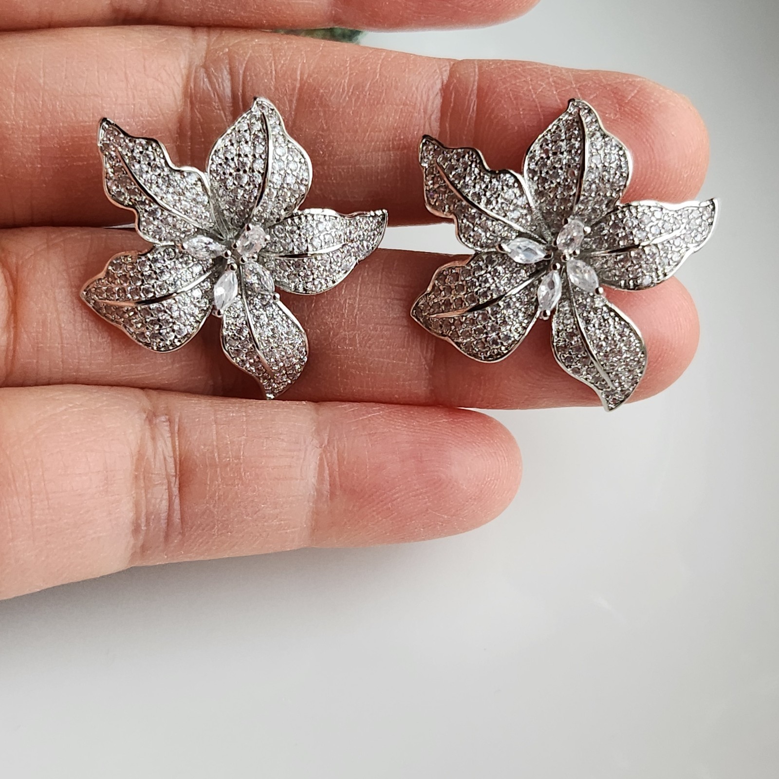 925 Sterling Silver Sapphire Cluster Flower 1” Earrings White Gold-plated