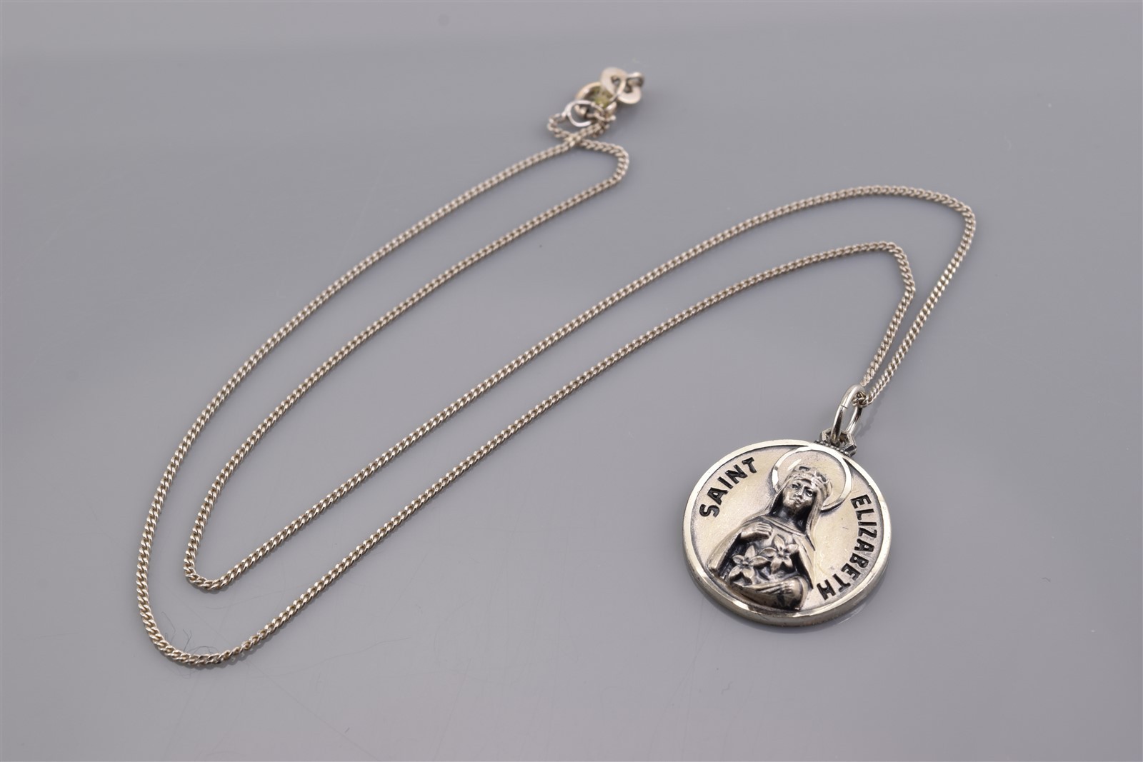 Vintage Creed Sterling Silver 19mm Saint Elizabeth Medal 925 Pendant 16″ Chain